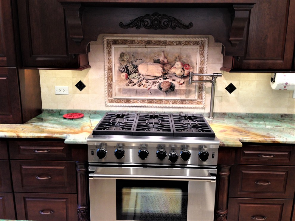 Kitchen - transitional kitchen idea in Chicago