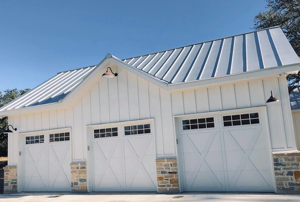 Inspiration for a mid-sized country detached three-car garage in Austin.