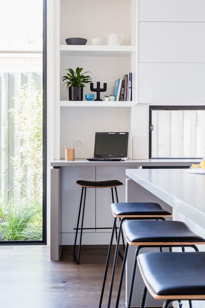 Photo of a contemporary home office in Melbourne.
