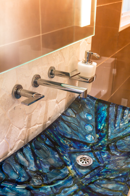 Newport Beach Custom Home modern-badezimmer