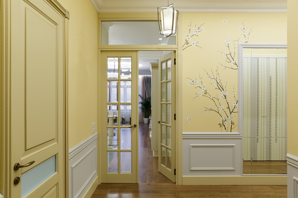 Design ideas for a transitional hallway in Saint Petersburg.
