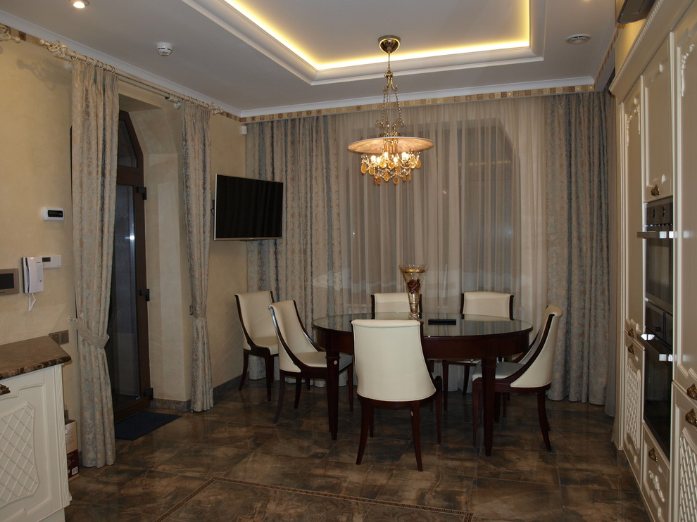 Дом на склоне холма