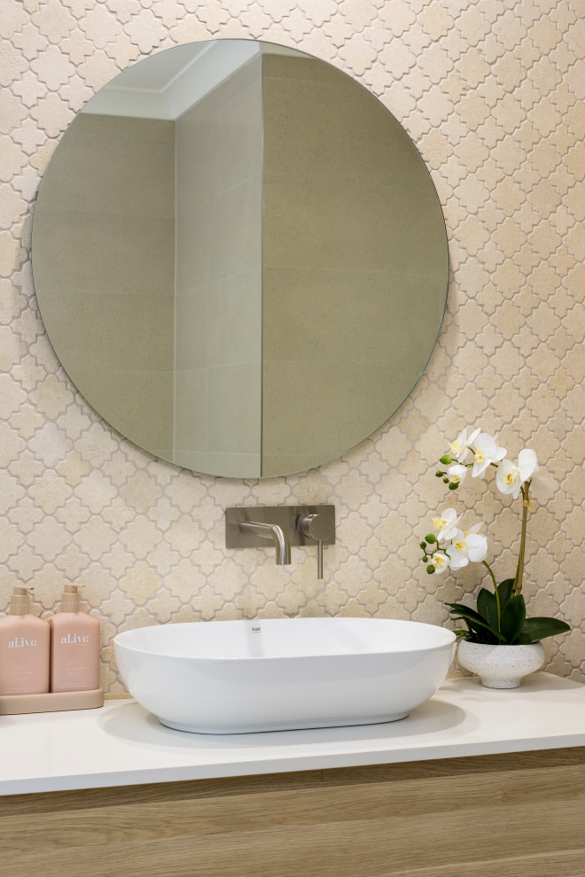 Main bathroom Vanity and Mirror