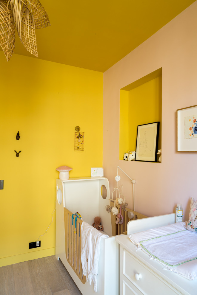 Modernes Babyzimmer in Paris