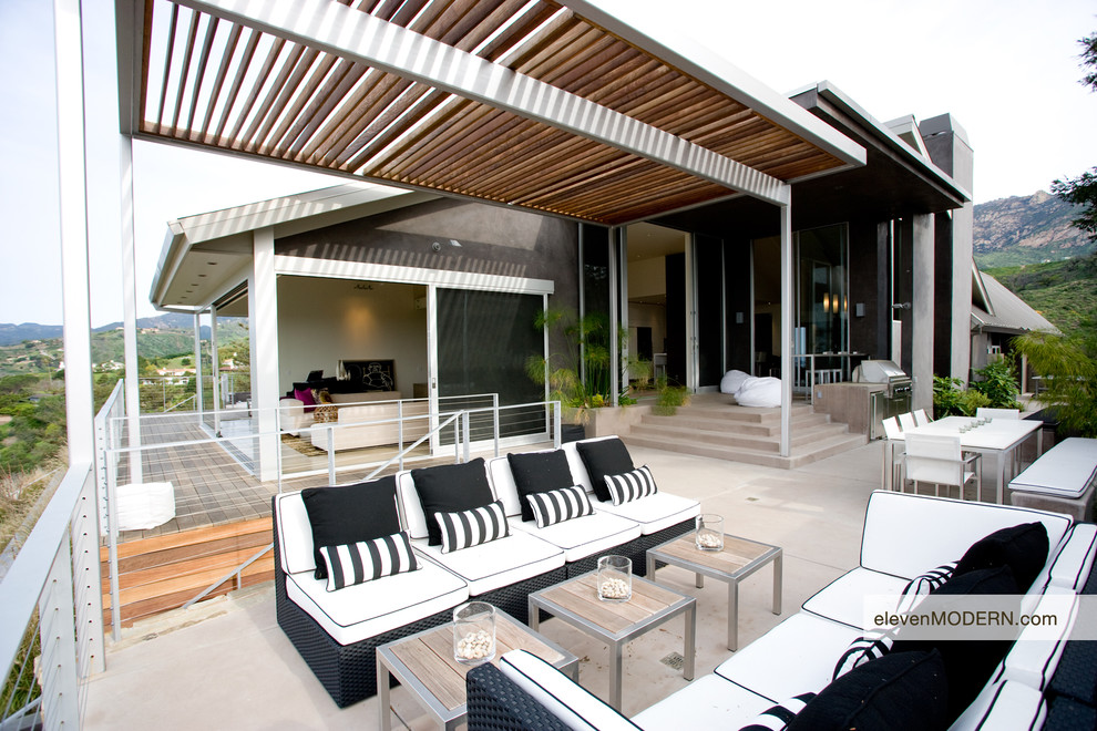 Contemporary patio in Santa Barbara.