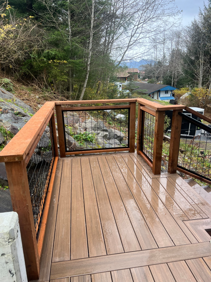 Landing with Picture Frame Perimeter