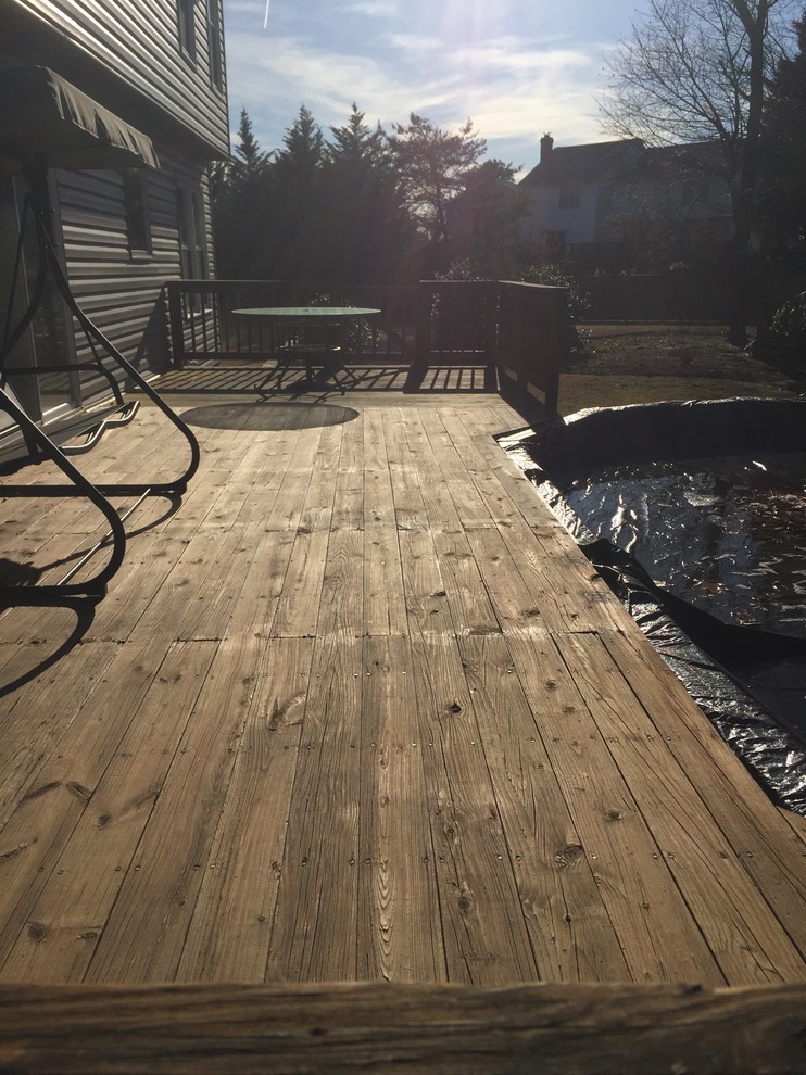 Inspiration for a mid-sized backyard deck remodel in Baltimore