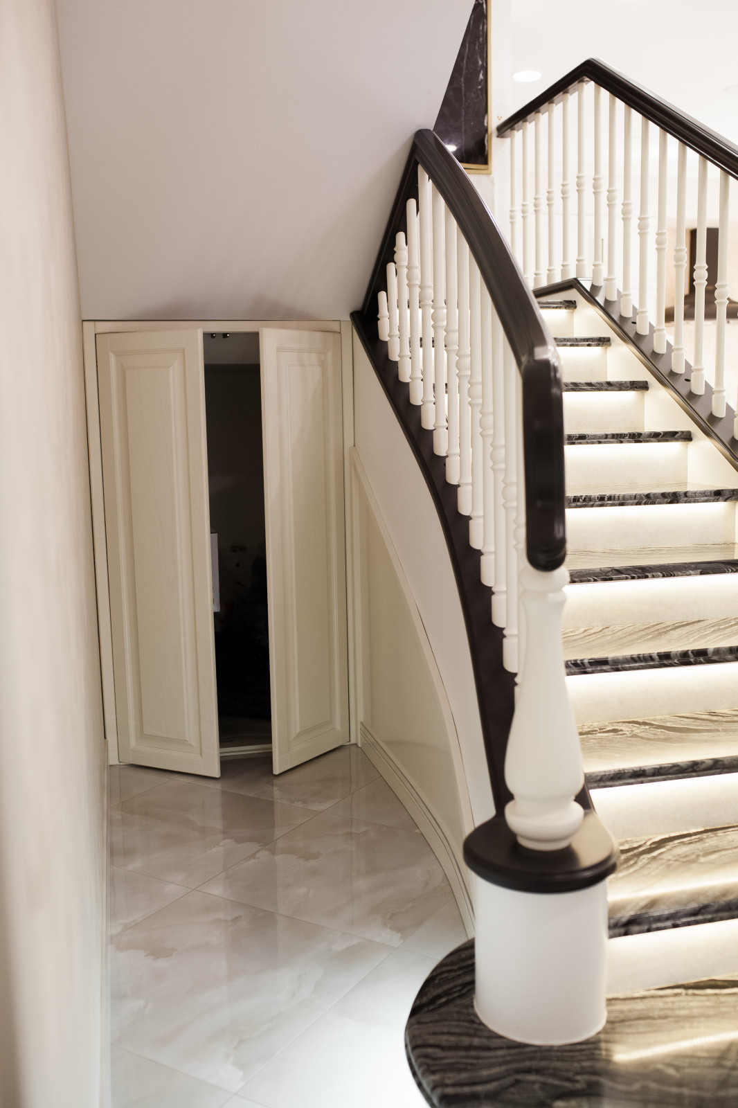 Лестница из мрамора