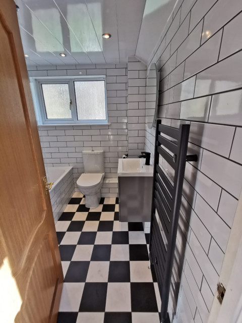 Hamilton Double Makeover: Industrial Shower Room & Bathroom - Industriel - Glasgow - par Create ...