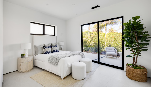 The Courtyard House modern-schlafzimmer