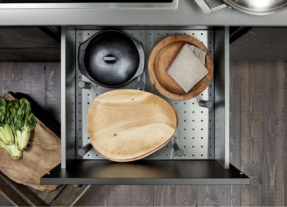 Kitchen - kitchen idea in Calgary