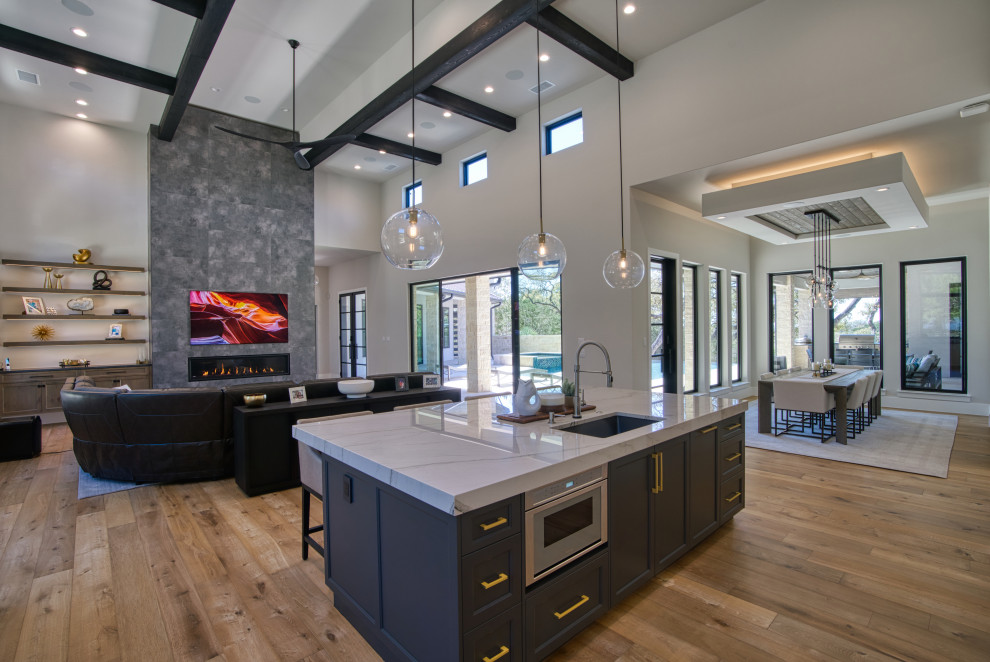Example of a transitional kitchen design in Austin