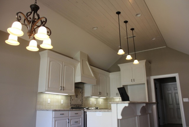 This is an example of a traditional kitchen in Jackson.