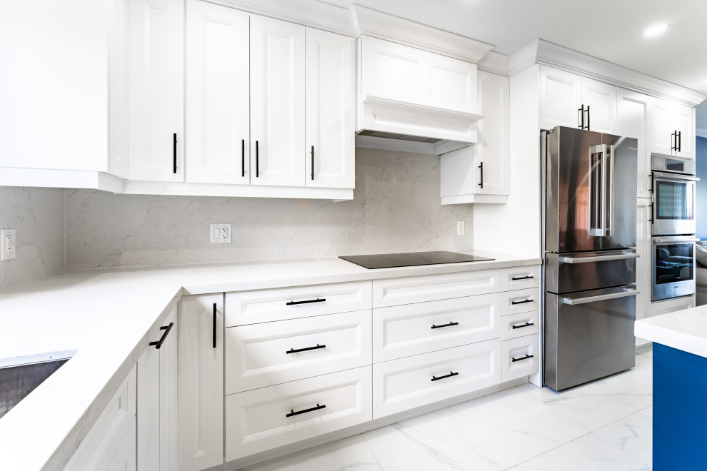 Inspiration for a transitional kitchen remodel in Toronto