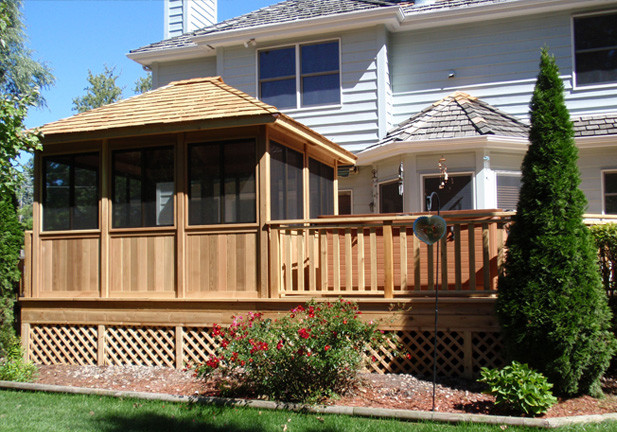 Inspiration for a rustic deck remodel in Chicago