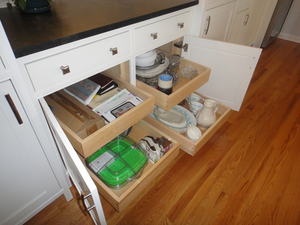 Example of a transitional home design design in New York