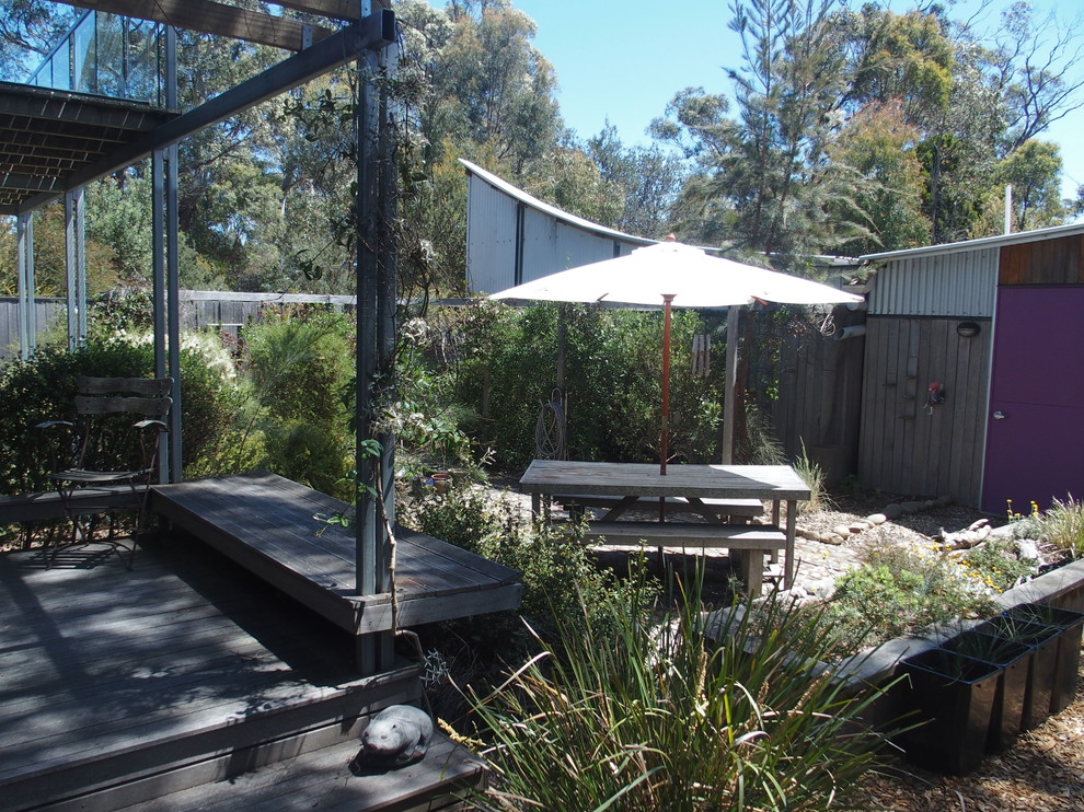 Design ideas for a contemporary deck in Hobart.
