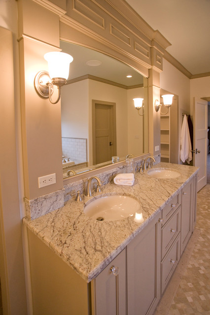 New Construction; Rustic Chic klassisch-badezimmer