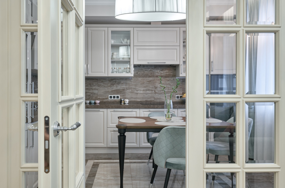 Много стекла в белом интерьере