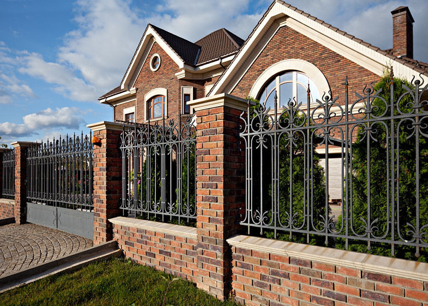 Сочетание искусственного камня и облицовочного кирпича