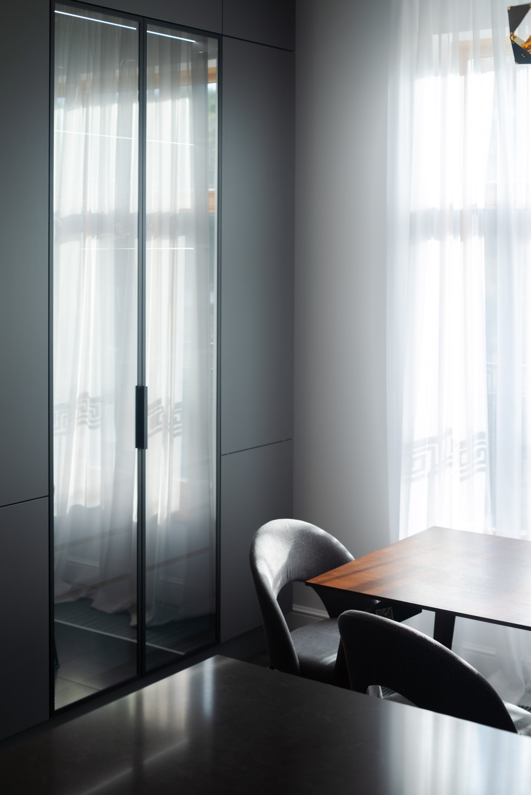 Просторная квартира в серых цветах