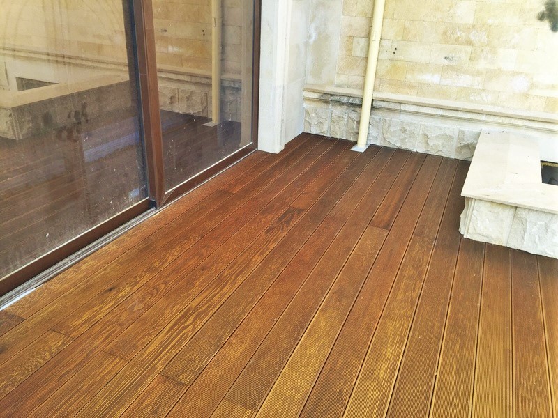 РАБОТЫ ПО МОНТАЖУ ПЛАНКЕНА И ТЕРРСАНОЙ ДОСКИ ИЗ ЛИСТВЕННИЦЫ В ДАГЕСТАНЕ.