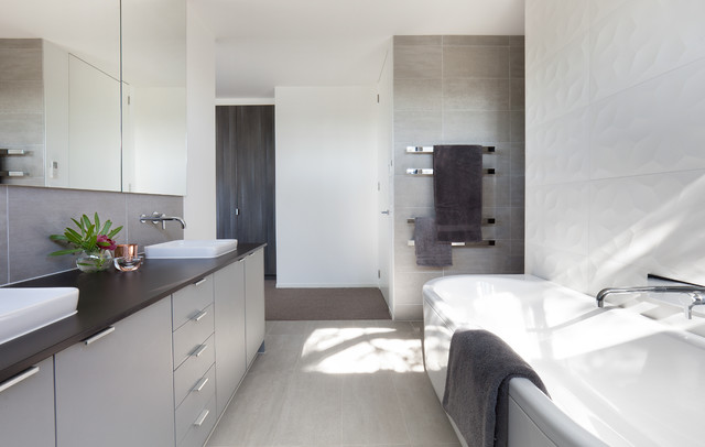 Fold House moderne-badevaerelse