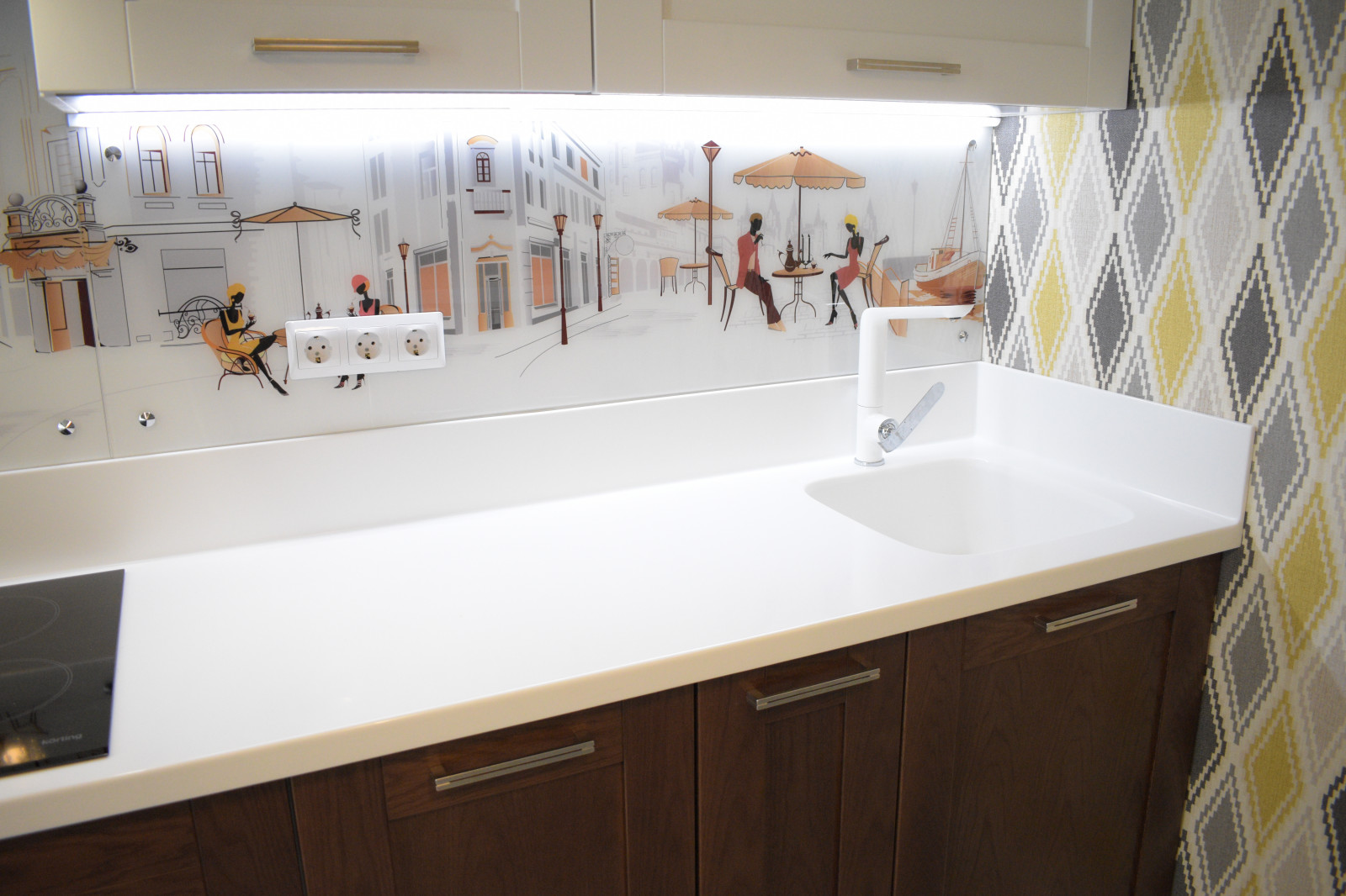 Кухня Кальвадос из массива дуба с каменной столешницей