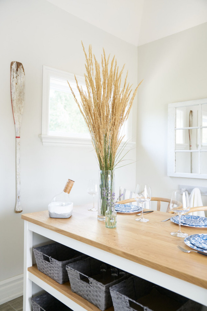 Mid-sized transitional u-shaped vinyl floor and brown floor eat-in kitchen photo with an undermount sink, shaker cabinets, white cabinets, marble countertops, white backsplash, subway tile backsplash, an island and gray countertops