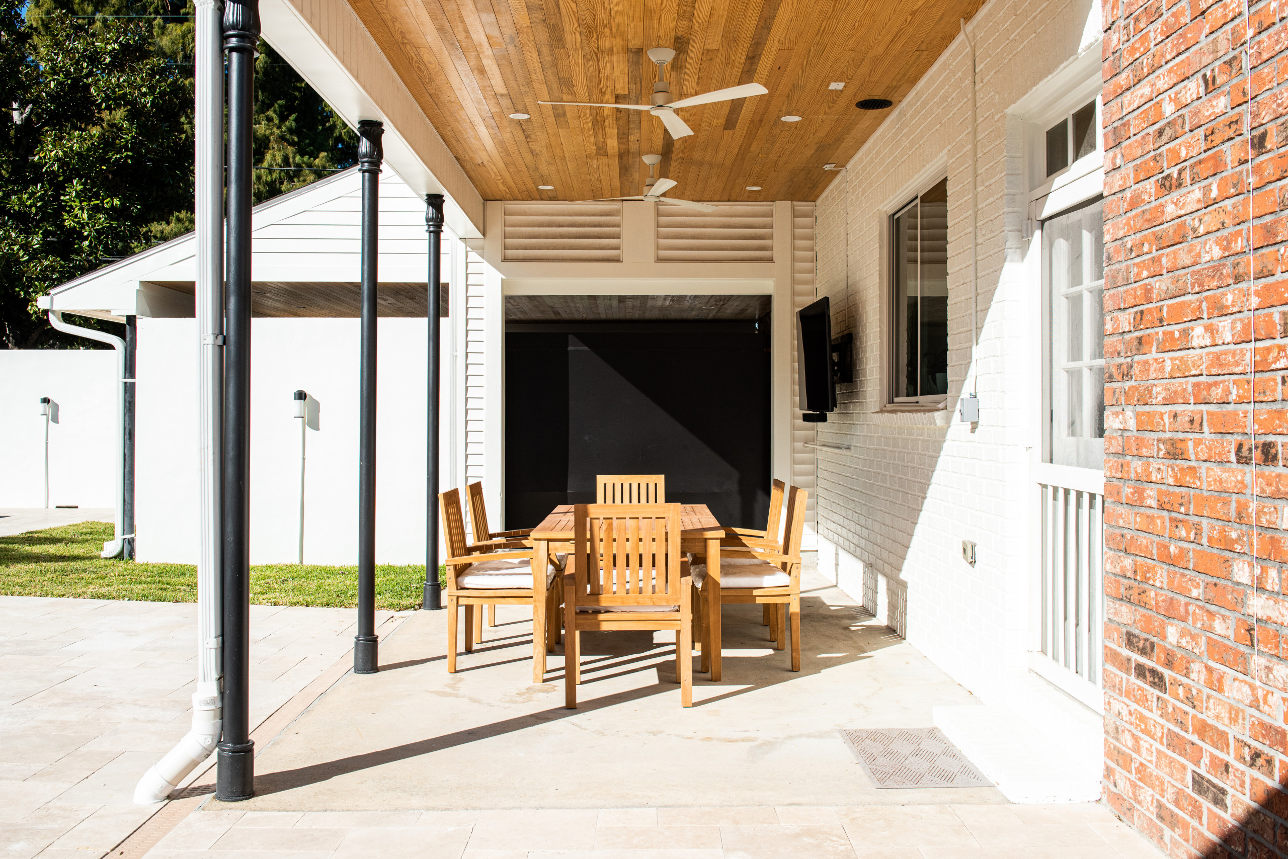 Side Courtyard Cabana