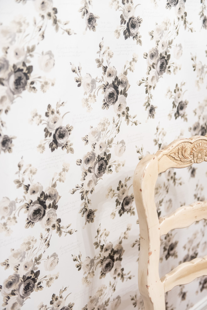 Inspiration for a transitional home design remodel in Toronto