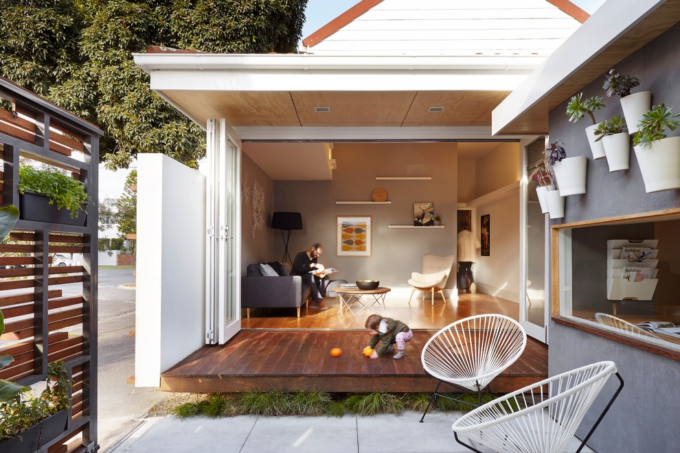 Inspiration for a contemporary patio in Melbourne.