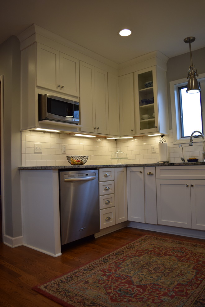 Transitional kitchen photo in Columbus