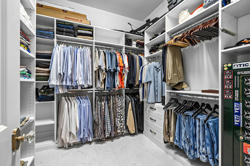 Inspiration for a mid-sized contemporary gender-neutral walk-in wardrobe in Houston with shaker cabinets, white cabinets, porcelain floors, white floor and recessed.