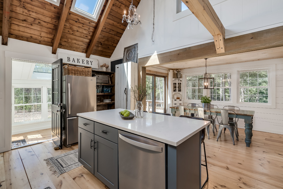 Design ideas for a country kitchen in Portland Maine.
