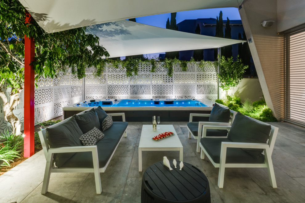 Example of a minimalist home design design in Other