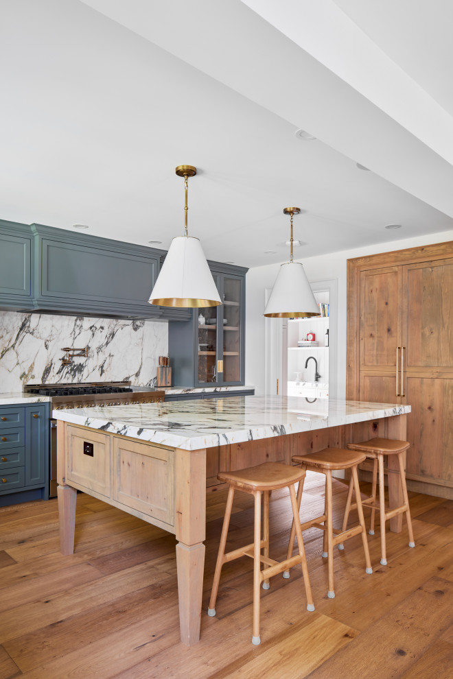 Inspiration for a transitional kitchen remodel in Toronto