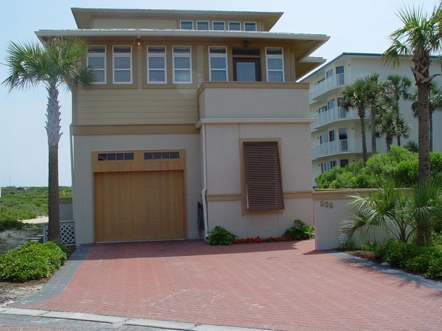 Large contemporary attached one-car garage in Miami.