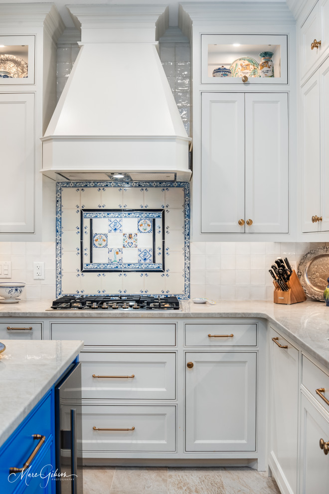Beautiful Kitchen with Beautiful Backdrop