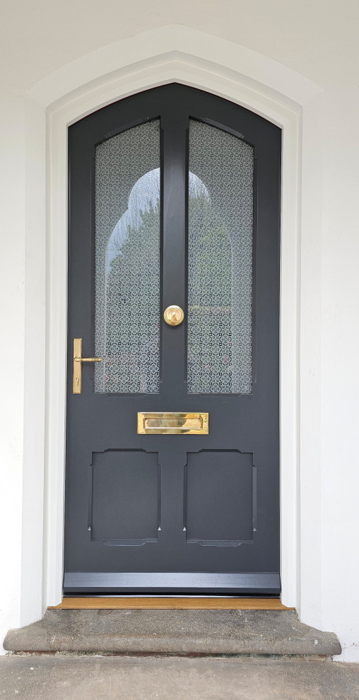 This is an example of a contemporary entrance in West Midlands.
