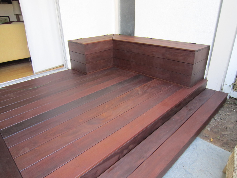 This is an example of a small traditional backyard deck in Los Angeles with no cover.