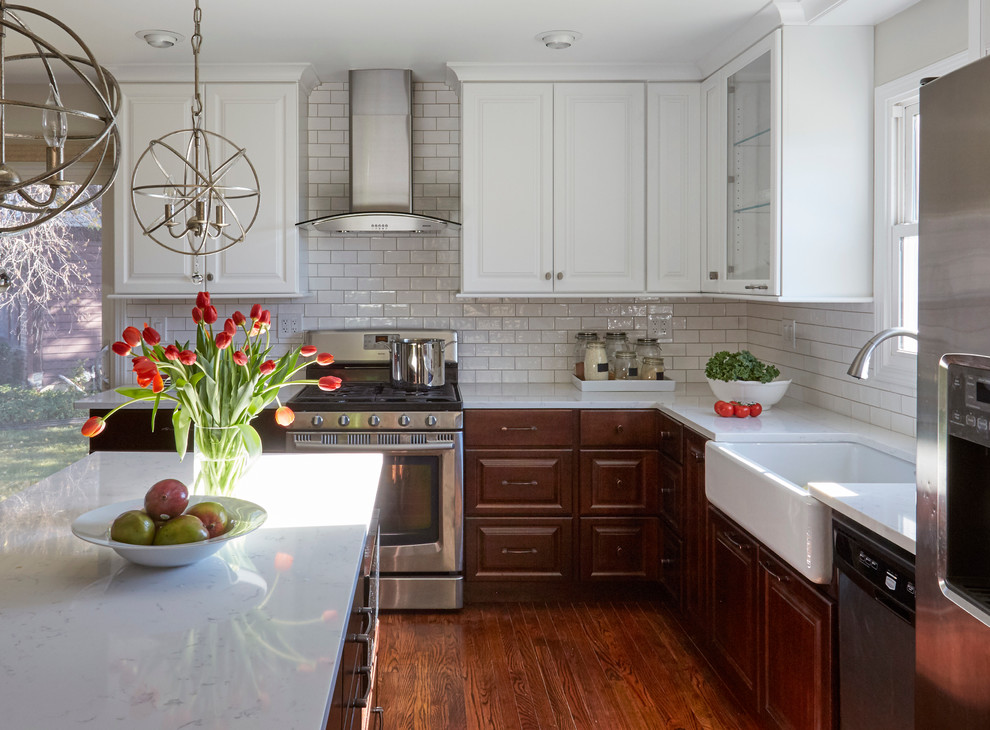 Example of a transitional kitchen design in Chicago