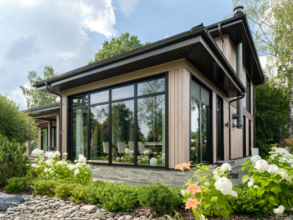 Остекление загородного дома в современном стиле