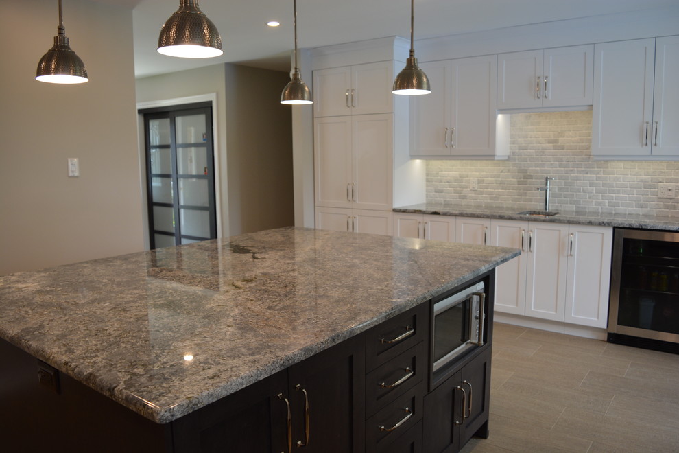 Example of a trendy kitchen design in Ottawa