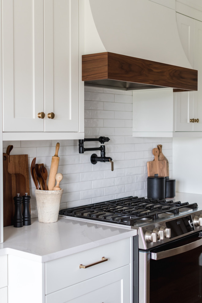 Inspiration for a transitional kitchen remodel in Toronto