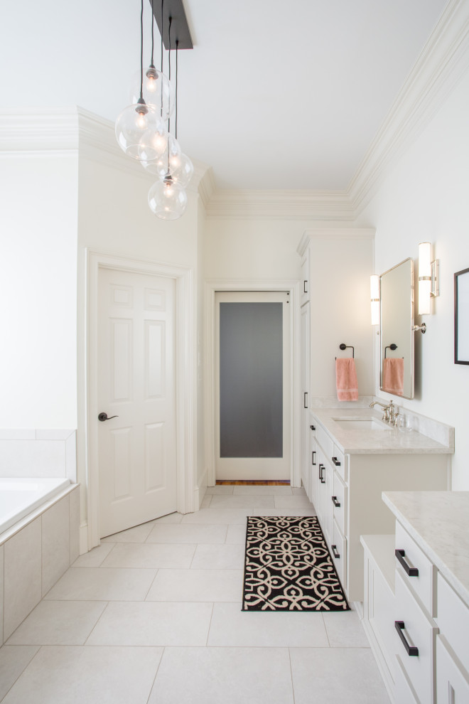 Example of a transitional home design design in Atlanta