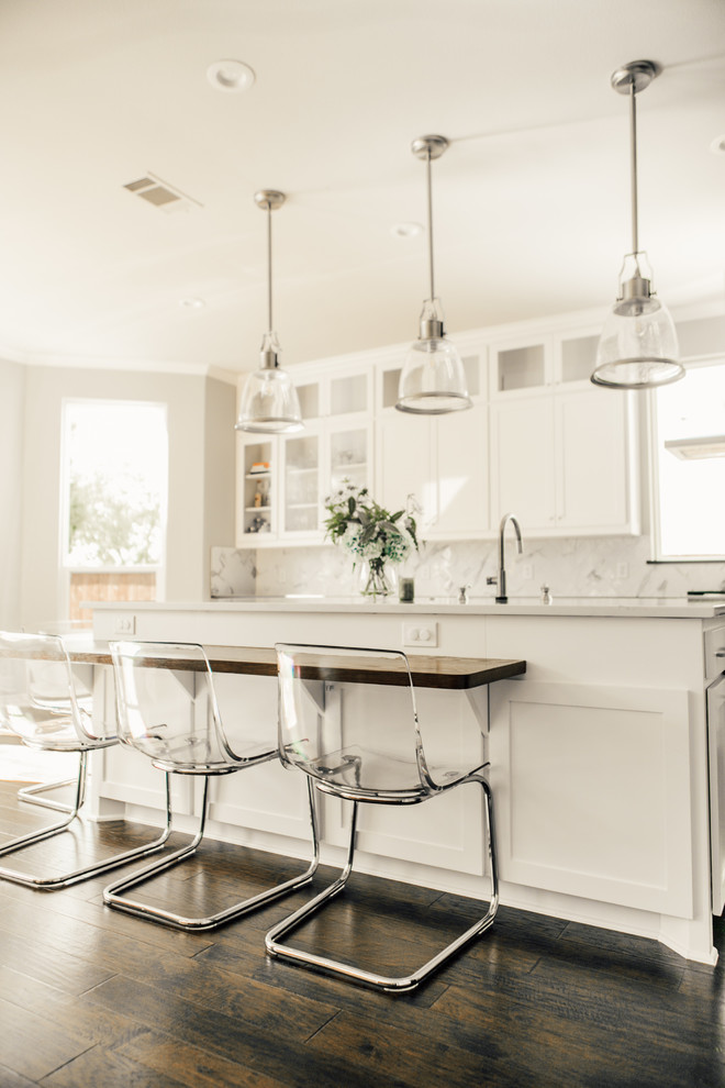 Example of a minimalist kitchen design in Dallas