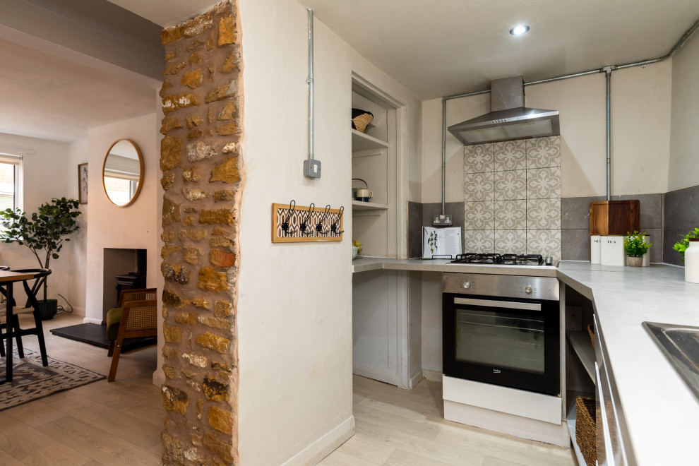 2 Post House - Stage to Sell