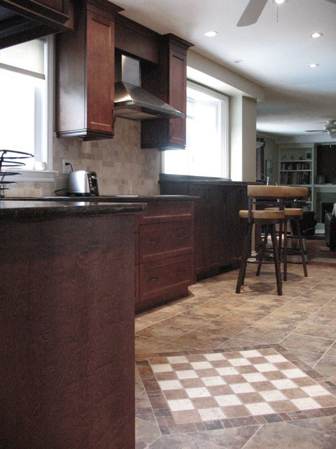 Transitional kitchen photo in Ottawa