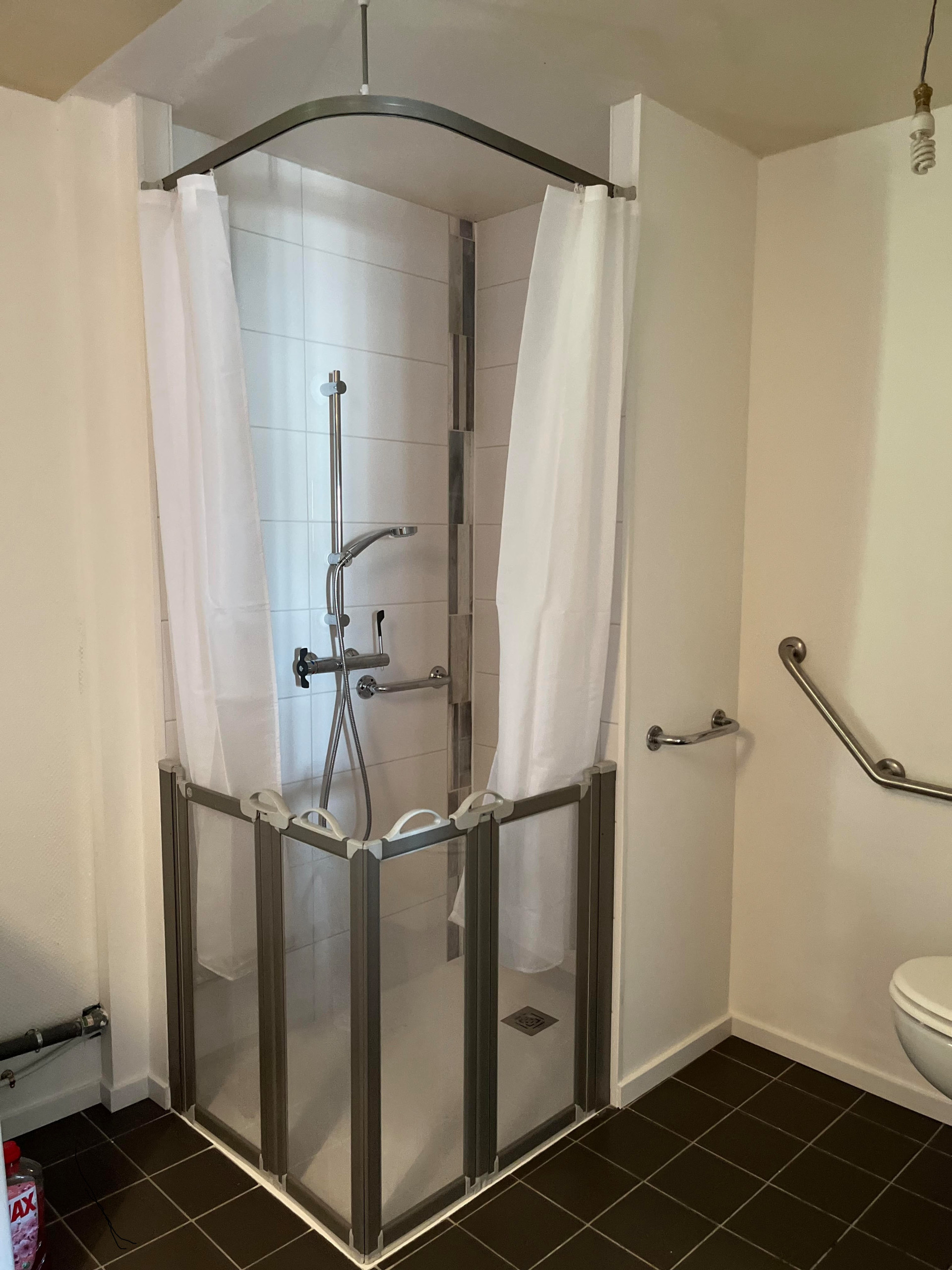 Salle de bain PMR